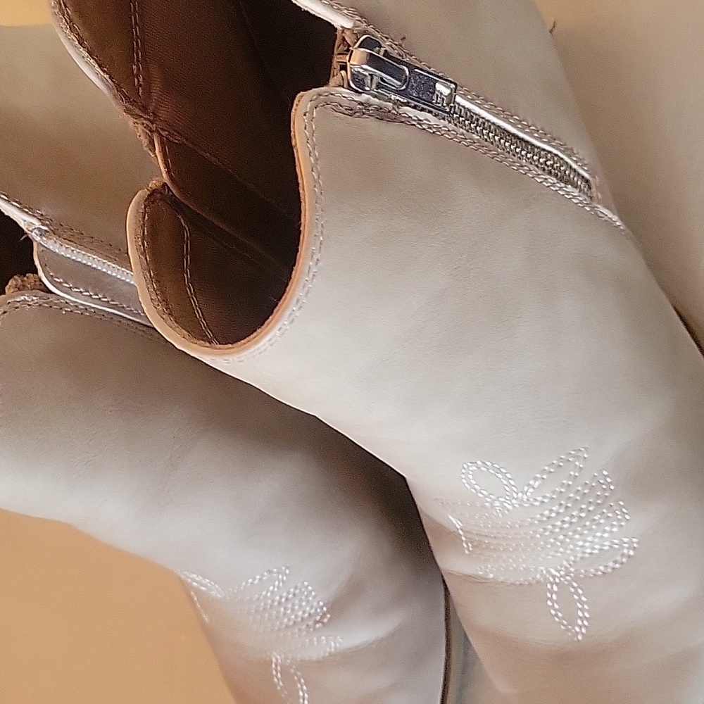 Boots - Picture 2 of 4